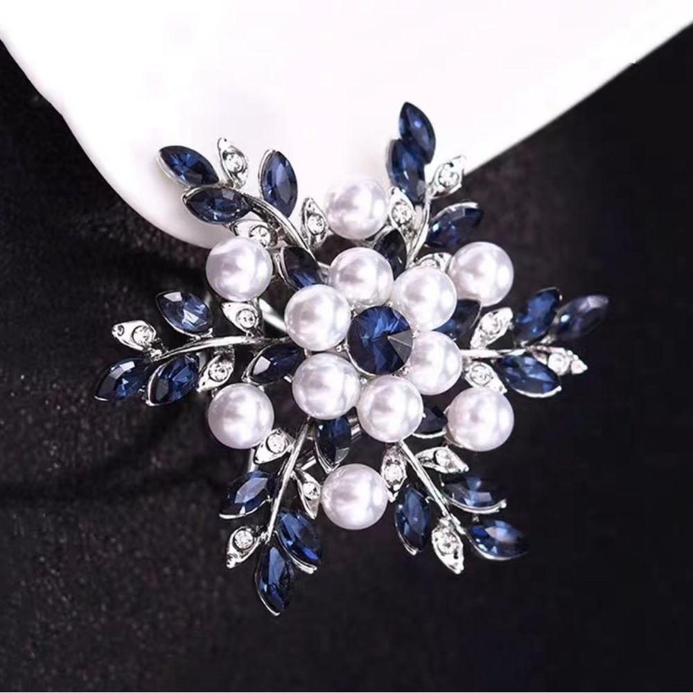 Elegant Blue and Silver Symmetrical Brooch